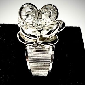 Seventies Flower Petal Ring Silver Clear Gemstone Center Stone Ribbed Band Sz 6